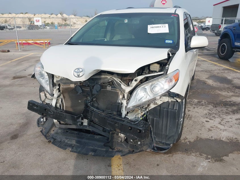 VIN 5TDYZ3DC9HS847249 2017 TOYOTA SIENNA XLE PREMIUM 8 PASSENGER