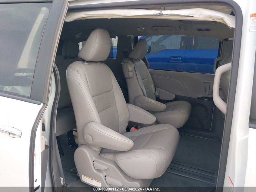 VIN 5TDYZ3DC9HS847249 2017 TOYOTA SIENNA XLE PREMIUM 8 PASSENGER