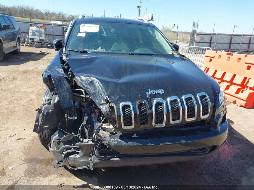 VIN 1C4PJLCB8JD566489 2018 JEEP CHEROKEE LATITUDE FWD