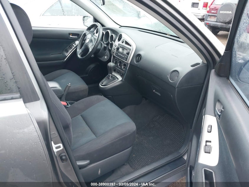 2005 Toyota Matrix Xr VIN: 2T1LR32E75C335377 Lot: 38900397