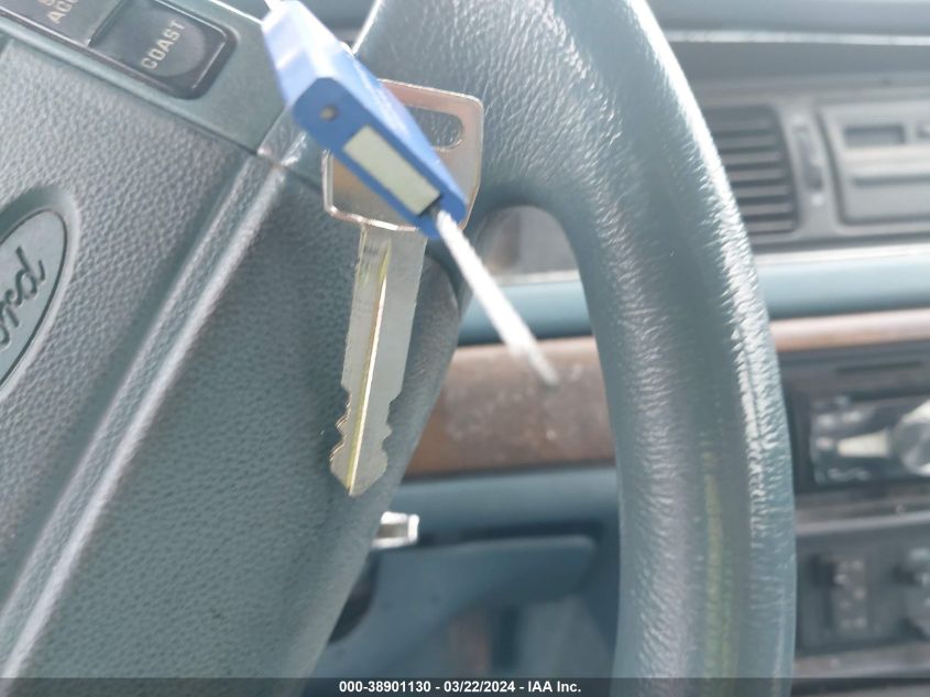 1994 Ford Crown Victoria VIN: 2FALP73W0RX135288 Lot: 38901130