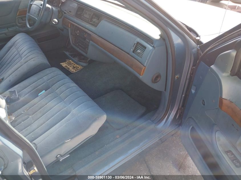 1994 Ford Crown Victoria VIN: 2FALP73W0RX135288 Lot: 38901130