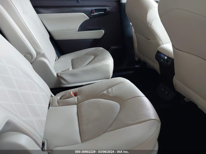 2022 TOYOTA HIGHLANDER VIN: 5TDFZRBH8NS200118
