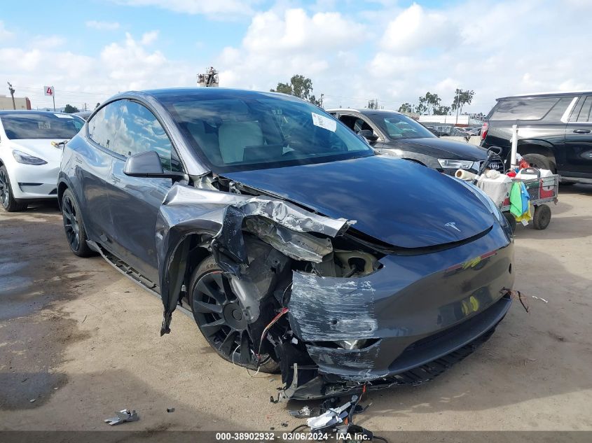 2022 Tesla Model Y Long Range Dual Motor All-Wheel Drive VIN: 7SAYGDEEXNF340360 Lot: 38902932