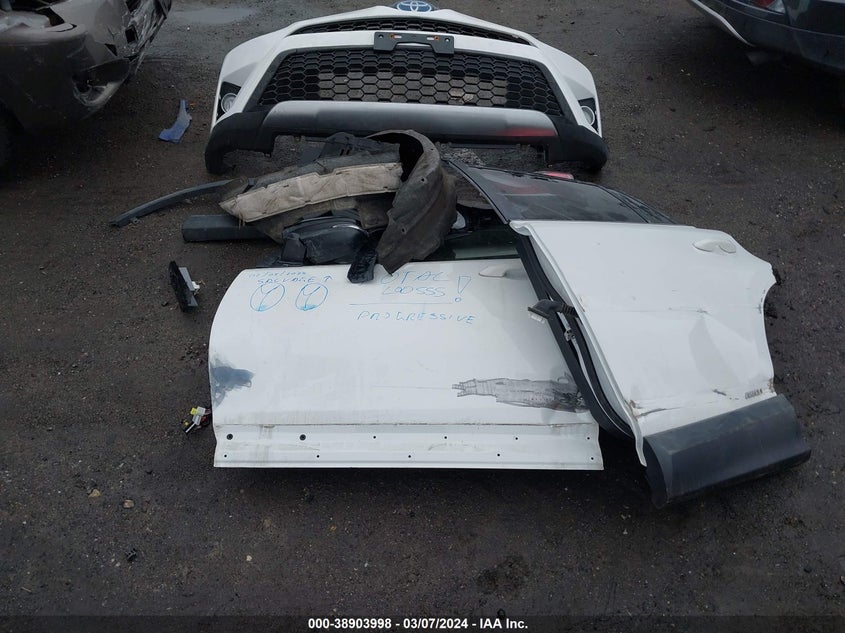 2017 TOYOTA RAV4 HYBRID SE - JTMJJREV5HD131259