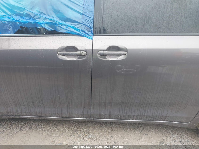 5TDKK3DCXFS599133 2015 Toyota Sienna Le 8 Passenger