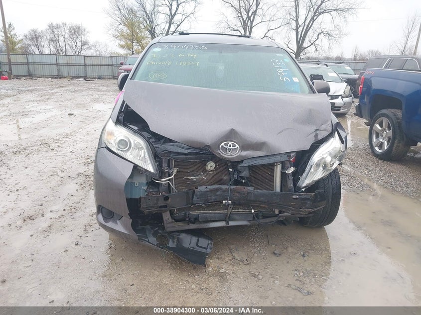 5TDKK3DCXFS599133 2015 Toyota Sienna Le 8 Passenger