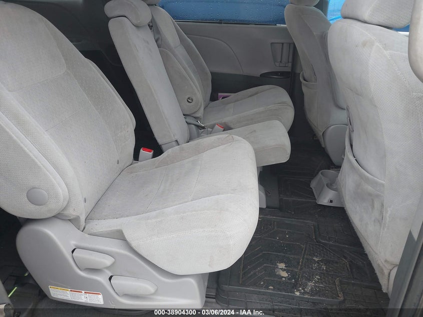5TDKK3DCXFS599133 2015 Toyota Sienna Le 8 Passenger