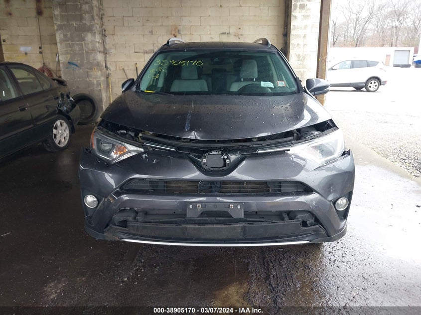 2018 TOYOTA RAV4 ADVENTURE/XLE - JTMRFREV4JJ227332