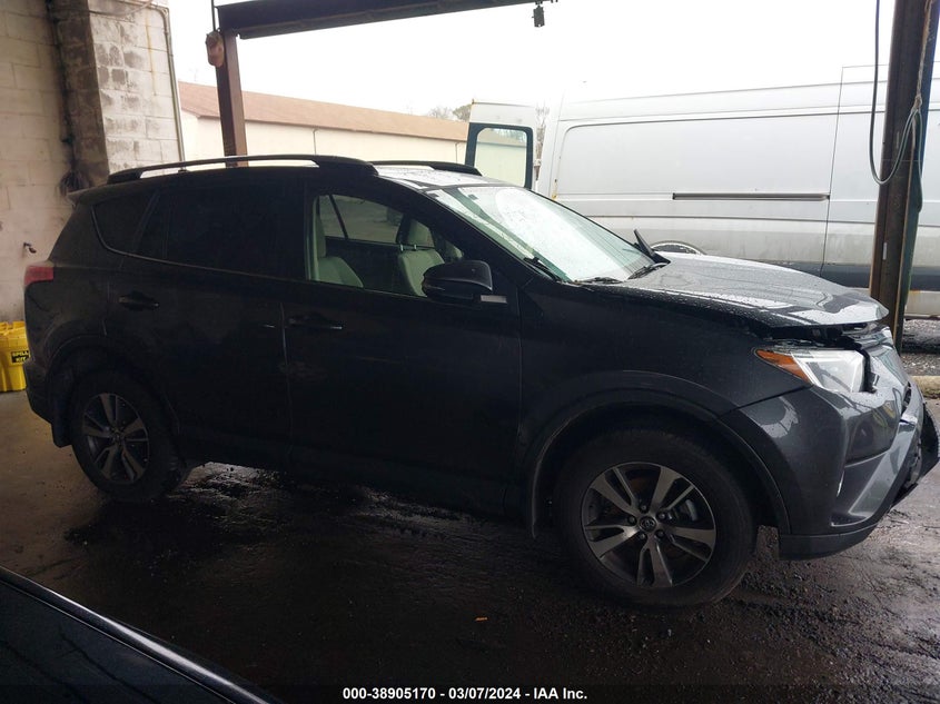 2018 TOYOTA RAV4 ADVENTURE/XLE - JTMRFREV4JJ227332
