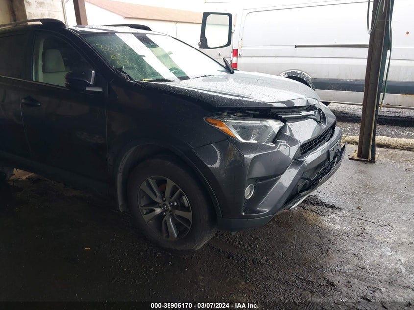 2018 TOYOTA RAV4 ADVENTURE/XLE - JTMRFREV4JJ227332