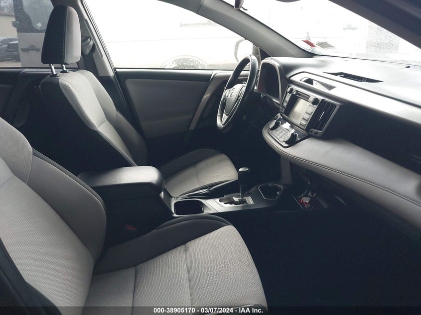 2018 TOYOTA RAV4 ADVENTURE/XLE - JTMRFREV4JJ227332