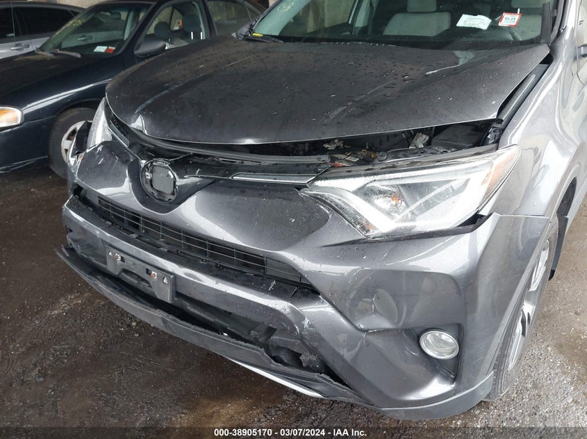 2018 TOYOTA RAV4 ADVENTURE/XLE - JTMRFREV4JJ227332