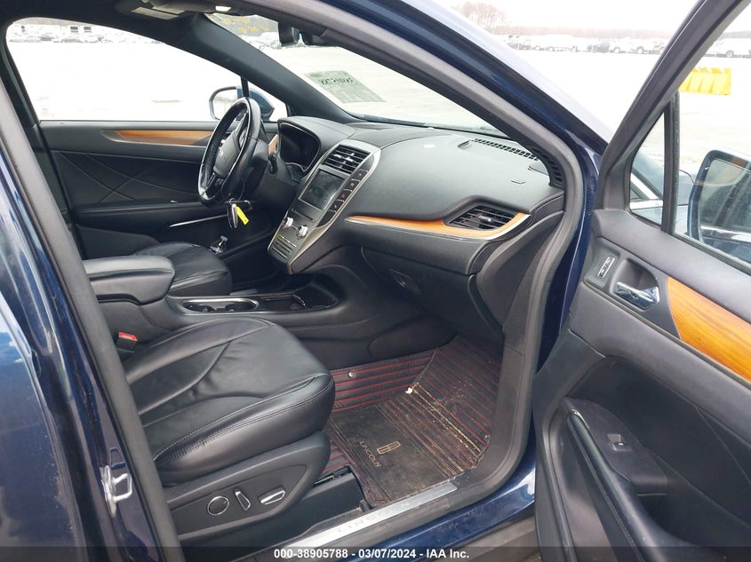 VIN 5LMCJ3C99HUL11364 2017 LINCOLN MKC RESERVE