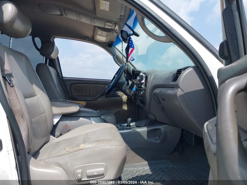 2001 Toyota Sequoia Limited V8 VIN: 5TDBT48A91S000906 Lot: 38907093