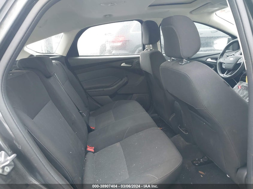 VIN 1FADP3M28JL214444 2018 FORD FOCUS SEL
