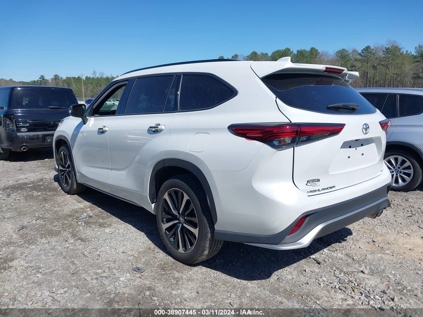 2022 TOYOTA HIGHLANDER VIN: 5TDLZRAH7NS102234