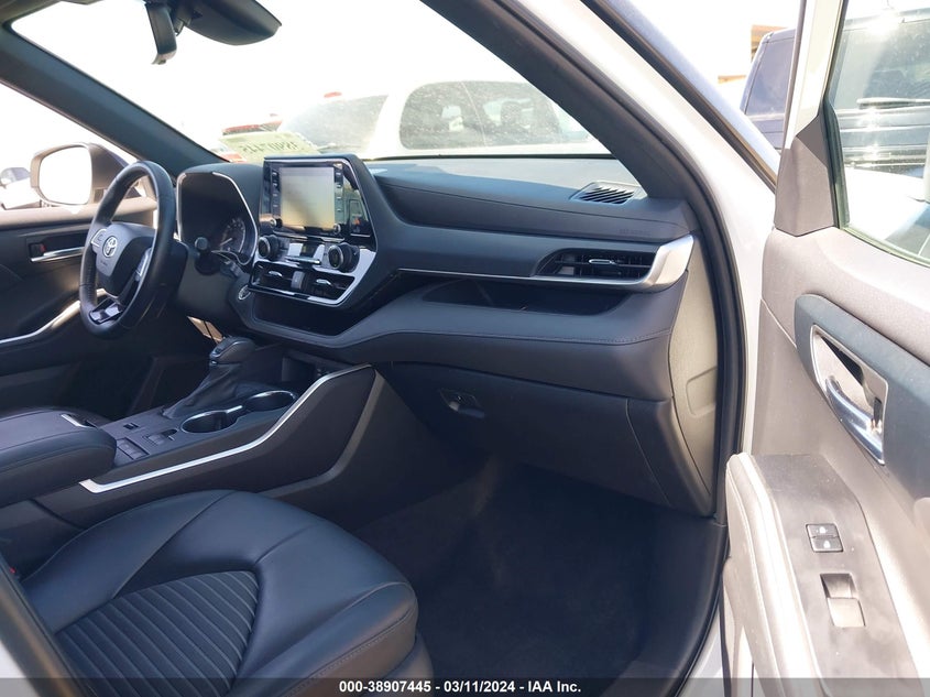 2022 TOYOTA HIGHLANDER VIN: 5TDLZRAH7NS102234