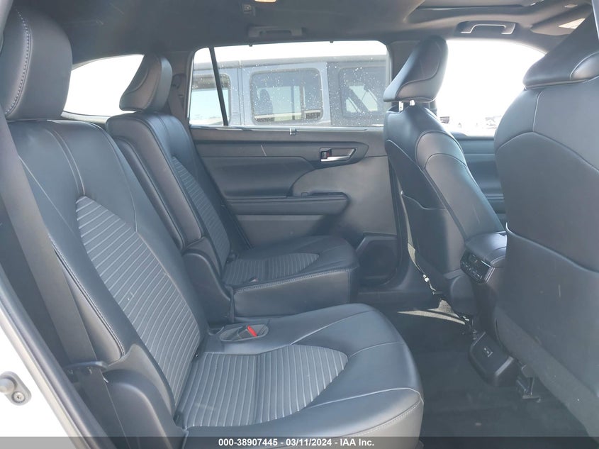 2022 TOYOTA HIGHLANDER VIN: 5TDLZRAH7NS102234