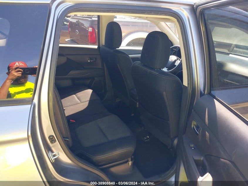 2017 MITSUBISHI OUTLANDER ES - JA4AD2A33HZ031600