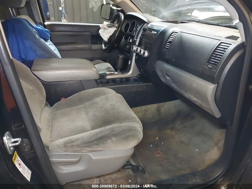 2011 Toyota Sequoia Sr5 5.7L V8 VIN: 5TDBY5G19BS047105 Lot: 38909672