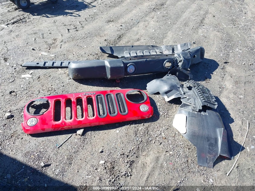 2016 JEEP WRANGLER UNLIMITED SPORT - 1C4BJWDG7GL200477