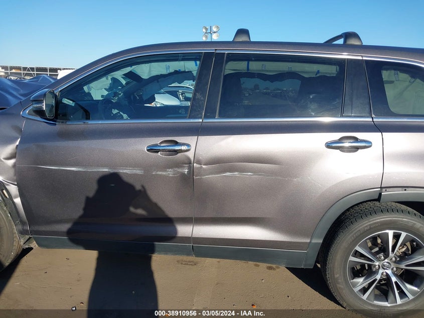 2019 TOYOTA HIGHLANDER VIN: 5TDZZRFH0KS309496