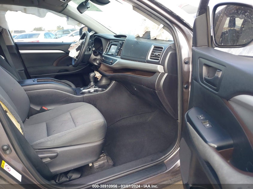 2019 TOYOTA HIGHLANDER VIN: 5TDZZRFH0KS309496