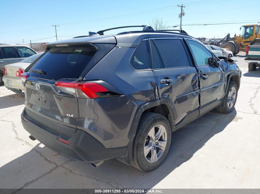VIN 2T3W1RFV3NC211728 2022 TOYOTA RAV4 XLE