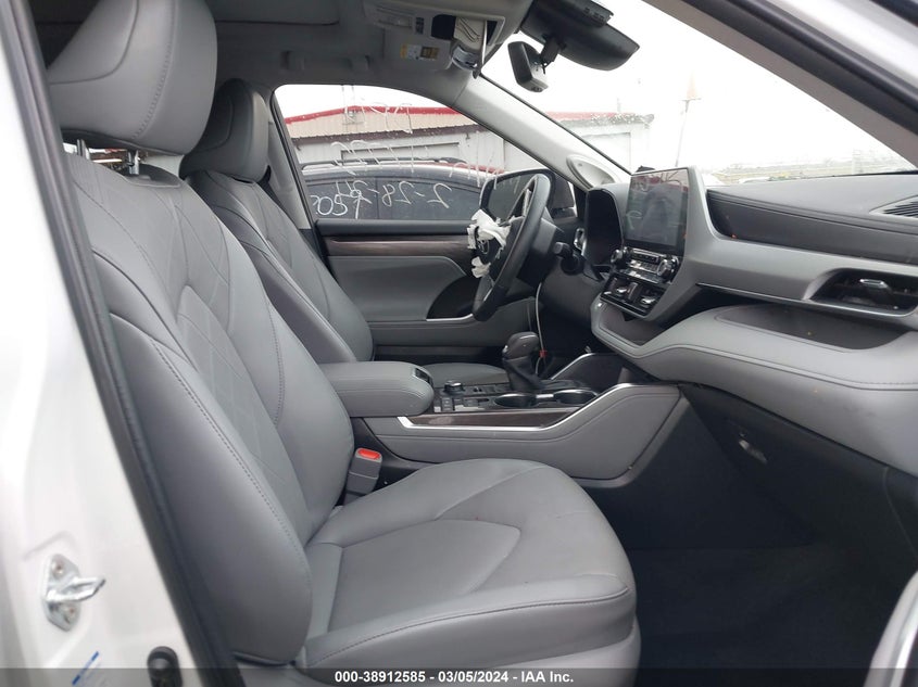 2022 TOYOTA HIGHLANDER VIN: 5TDFZRBH0NS236840