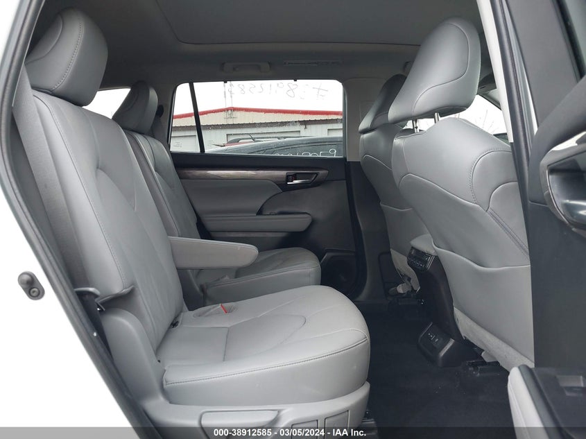 2022 TOYOTA HIGHLANDER VIN: 5TDFZRBH0NS236840