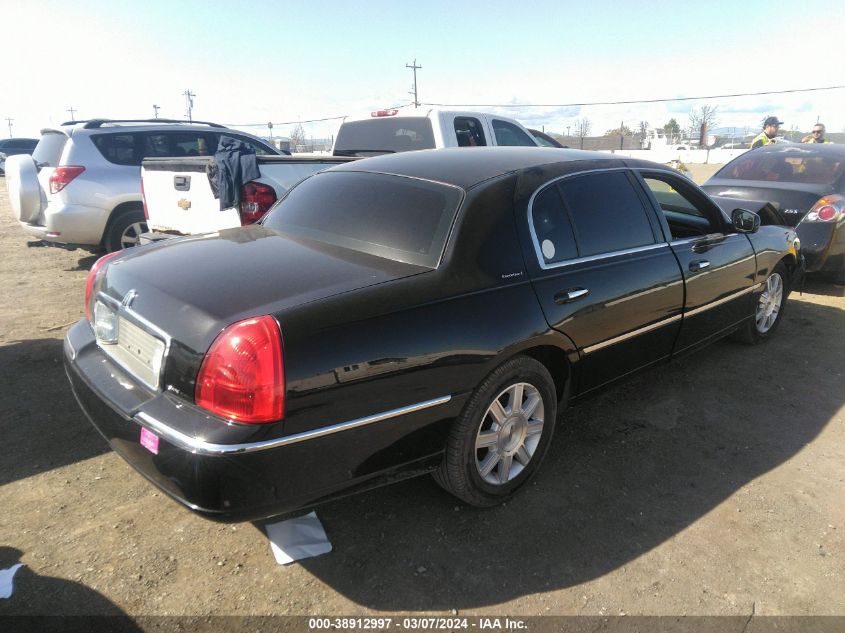 2011 Lincoln Town Car Executive L VIN: 2LNBL8EV2BX761874 Lot: 38912997