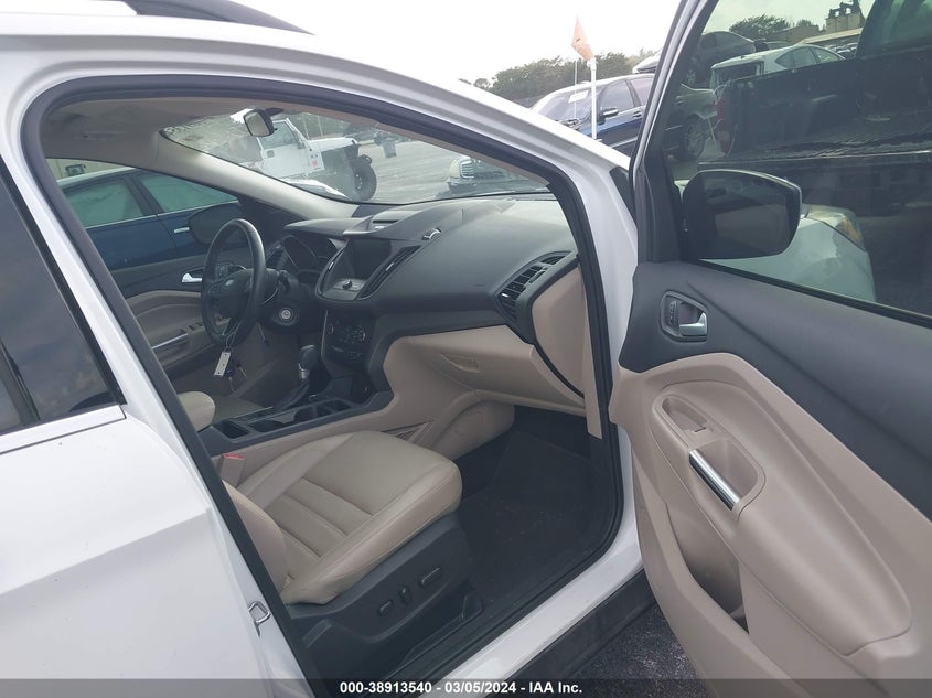VIN 1FMCU0GD4HUB96700 2017 FORD ESCAPE SE