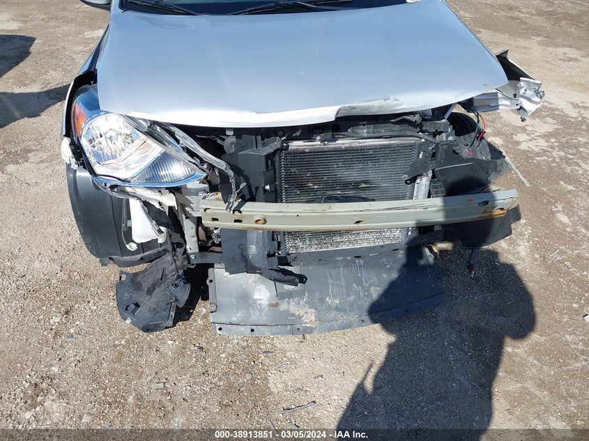 2015 NISSAN VERSA 1.6 SV - 3N1CN7AP5FL930235