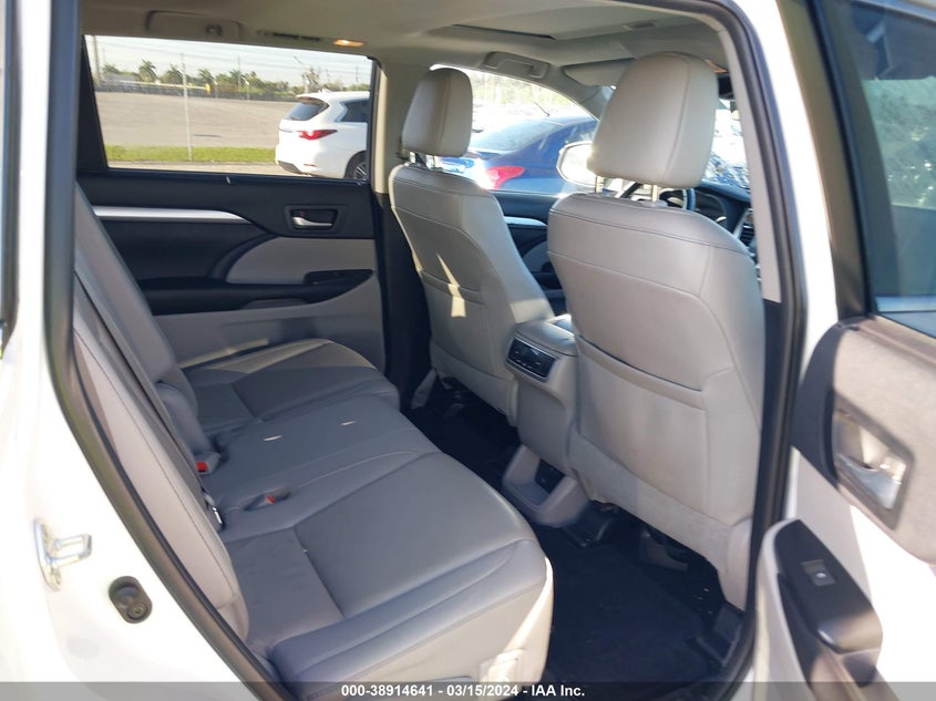 VIN 5TDKZRFH7KS357286 2019 TOYOTA HIGHLANDER SE/XLE