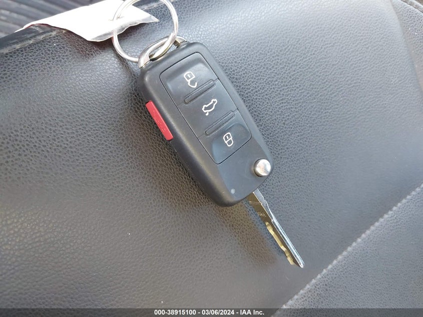 2013 VOLKSWAGEN BEETLE 2.0T - 3VW767AT4DM811332