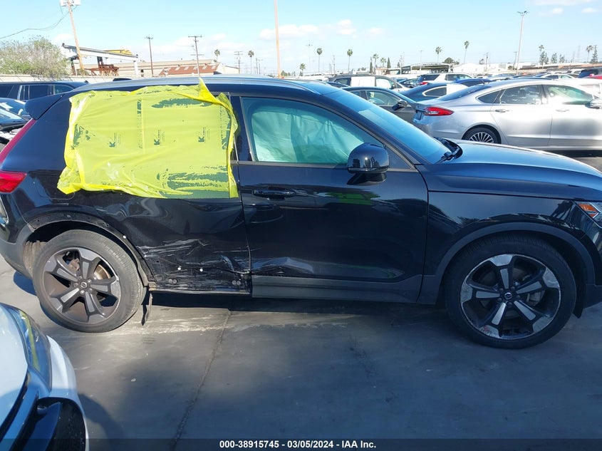 2020 VOLVO XC40 T5 MOMENTUM YV4162UK3L2187010