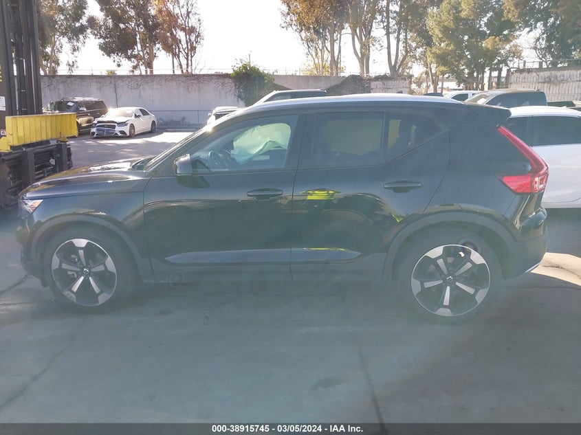 2020 VOLVO XC40 T5 MOMENTUM YV4162UK3L2187010
