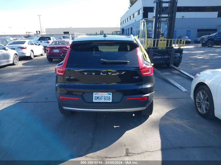 2020 VOLVO XC40 T5 MOMENTUM YV4162UK3L2187010