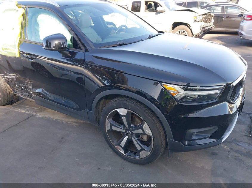 2020 VOLVO XC40 T5 MOMENTUM YV4162UK3L2187010