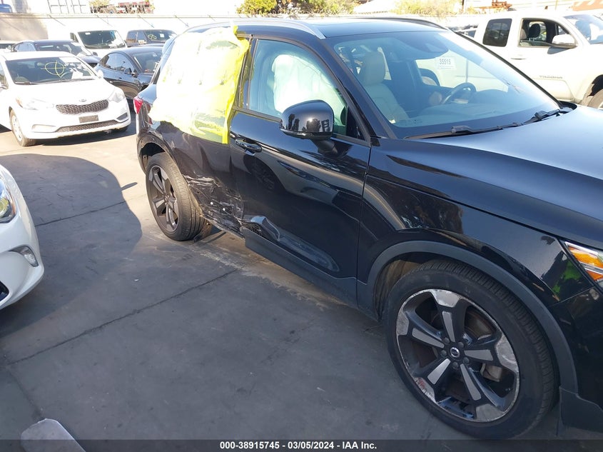 2020 VOLVO XC40 T5 MOMENTUM YV4162UK3L2187010