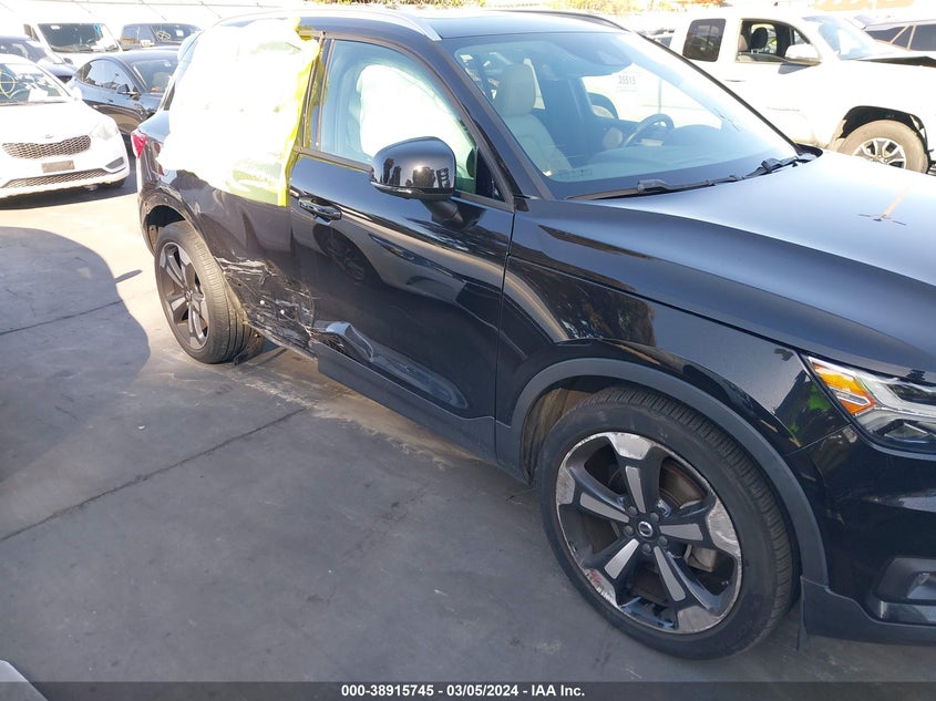 2020 VOLVO XC40 T5 MOMENTUM YV4162UK3L2187010