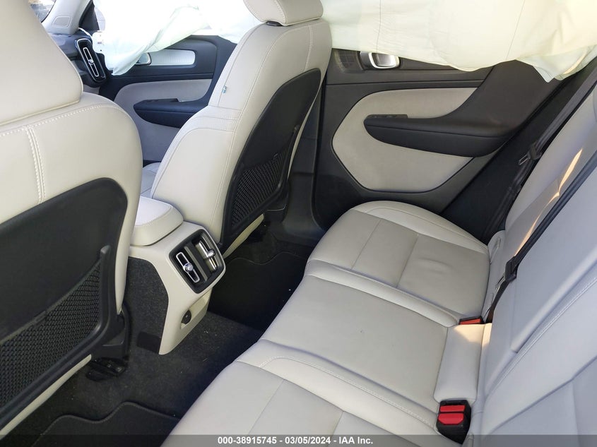 2020 VOLVO XC40 T5 MOMENTUM YV4162UK3L2187010