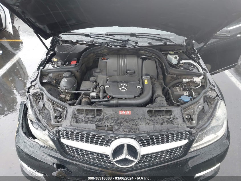 2013 MERCEDES-BENZ C 250 LUXURY/SPORT - WDDGF4HB1DA863809