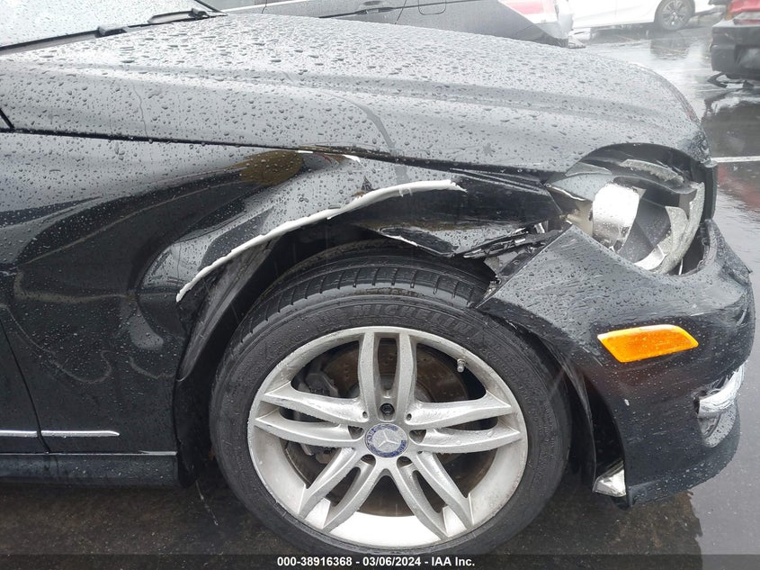 2013 MERCEDES-BENZ C 250 LUXURY/SPORT - WDDGF4HB1DA863809