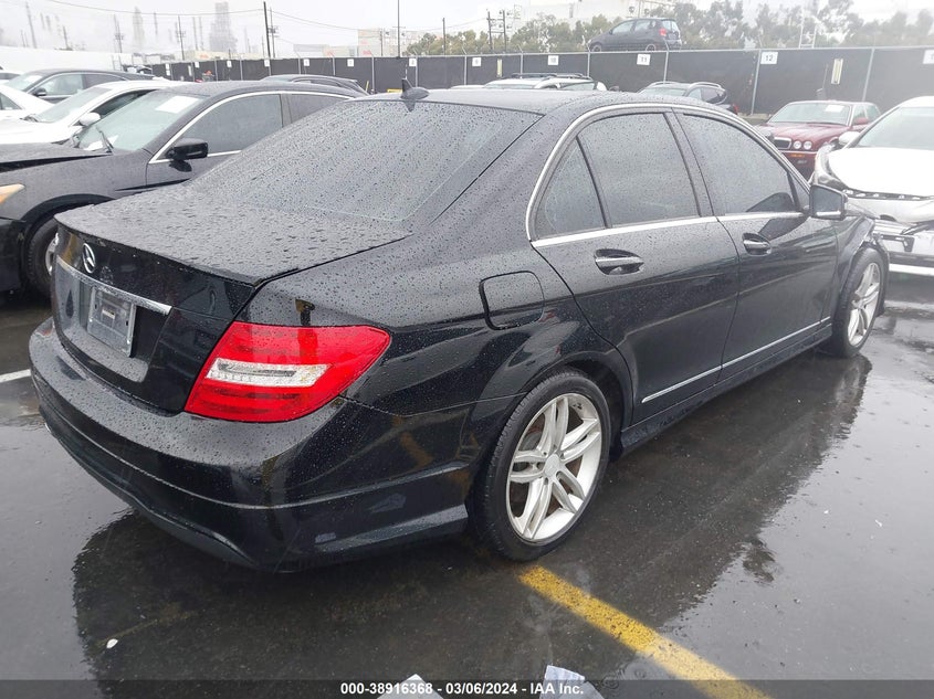 2013 MERCEDES-BENZ C 250 LUXURY/SPORT - WDDGF4HB1DA863809
