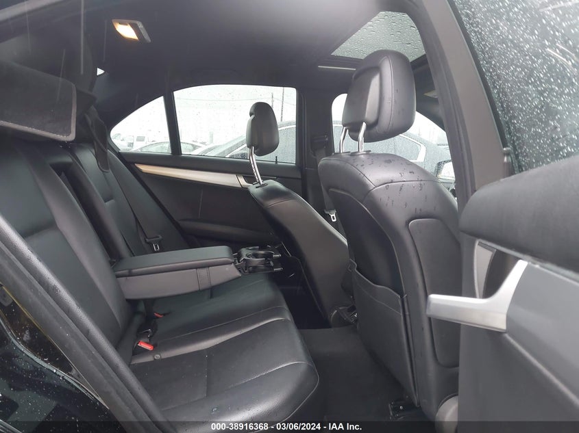 2013 MERCEDES-BENZ C 250 LUXURY/SPORT - WDDGF4HB1DA863809