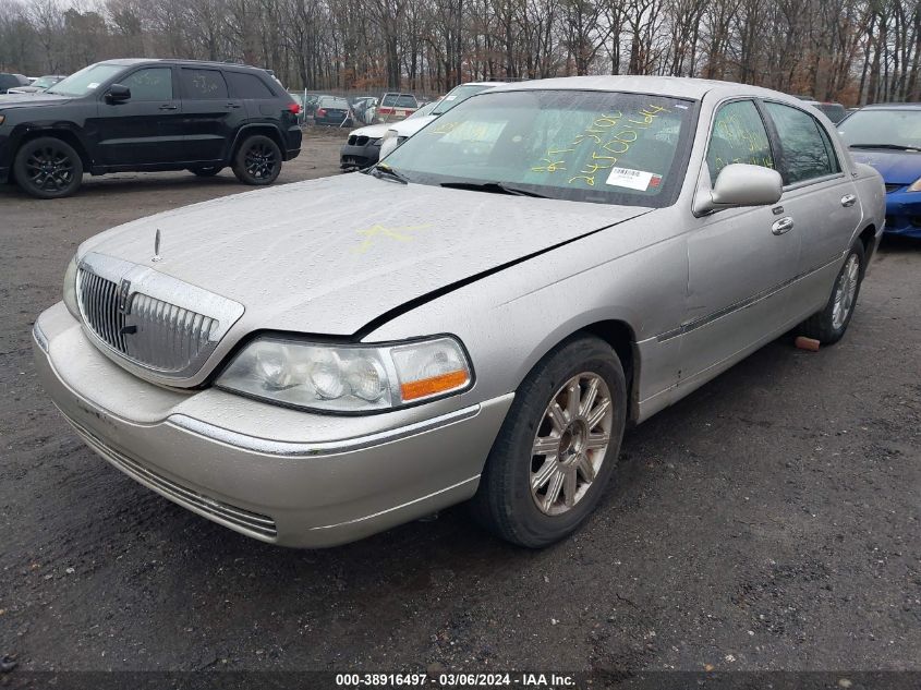 2010 Lincoln Town Car Signature Limited VIN: 2LNBL8CV4AX613212 Lot: 38916497