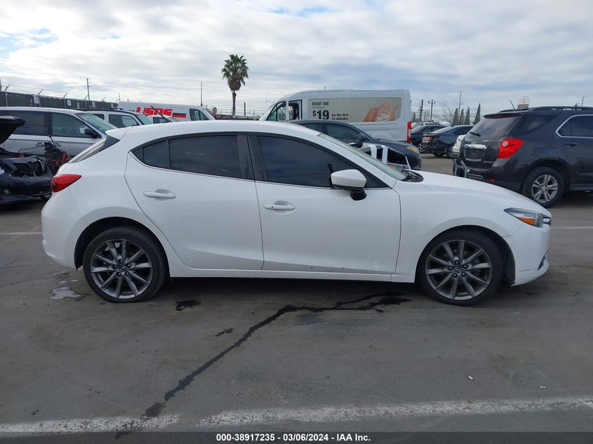 VIN 3MZBN1L36JM206019 2018 MAZDA MAZDA3 TOURING