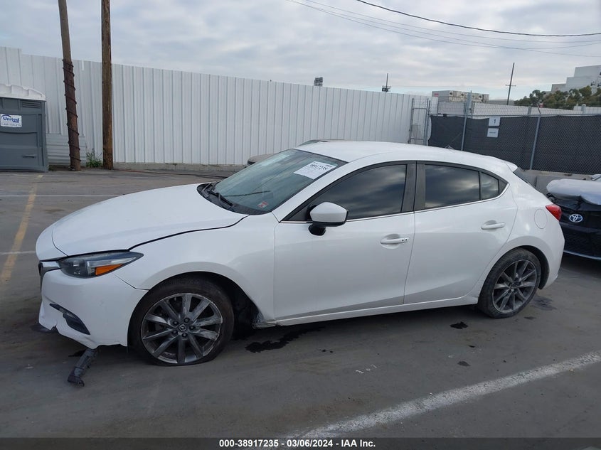 VIN 3MZBN1L36JM206019 2018 MAZDA MAZDA3 TOURING